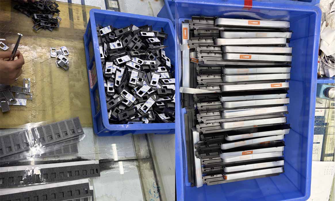 https://www.hotsunimaging.com/wp-content/uploads/2026/09/Production-Process-–-Attaching-auxiliary-materials-such-as-new-foam-and-felt.jpg